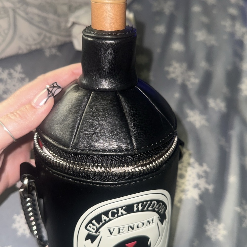Halloween black widow venom Crossbody purse 🕷️🕷️☠️ - Picture 4 of 5